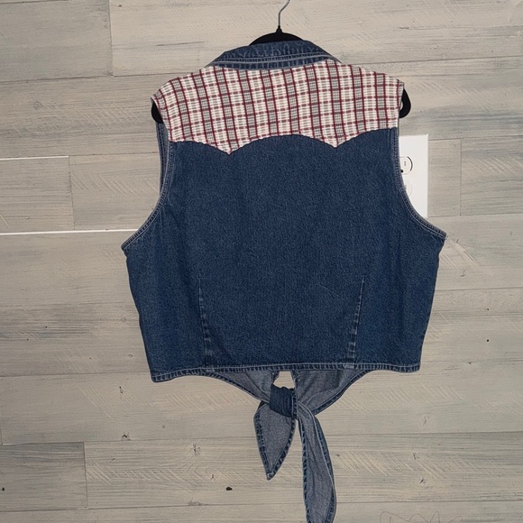 Denim Sleeveless Vest with Red Accents - Picture 6 of 9